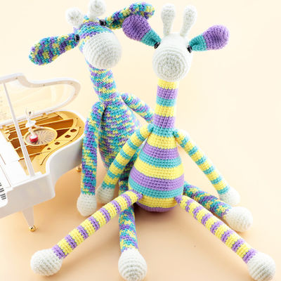 Handgemachte Häkelarbeit-Puppen-fertigte strickende Baby-Giraffe en gros besonders an