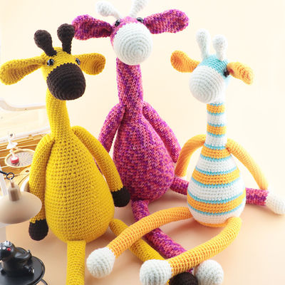 Handgemachte Häkelarbeit-Puppen-fertigte strickende Baby-Giraffe en gros besonders an